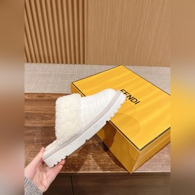 Новая модель шерстяных сапог Fendi на осень-зиму с полузакрытым н