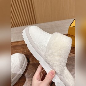Новая модель шерстяных сапог Fendi на осень-зиму с полузакрытым н