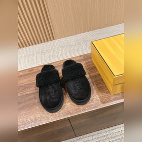 Новая модель шерстяных сапог Fendi на осень-зиму с полузакрытым н