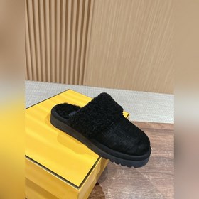 Новая модель шерстяных сапог Fendi на осень-зиму с полузакрытым н