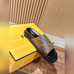 Новейшие летние тапочки от Fendi Они сразу привлекают внимание, в