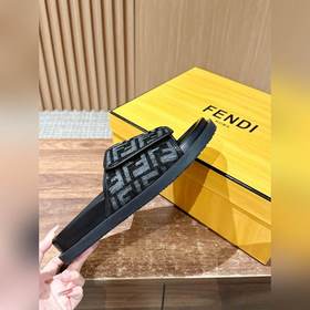 Новейшие летние тапочки от Fendi Они сразу привлекают внимание, в