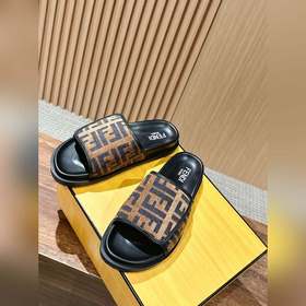 Новейшие летние тапочки от Fendi Они сразу привлекают внимание, в