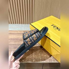 Новейшие летние тапочки от Fendi Они сразу привлекают внимание, в