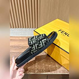 Новейшие летние тапочки от Fendi Они сразу привлекают внимание, в