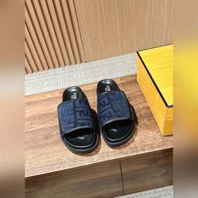 Новейшие летние тапочки от Fendi Они сразу привлекают внимание, в