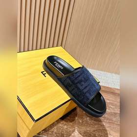Новейшие летние тапочки от Fendi Они сразу привлекают внимание, в