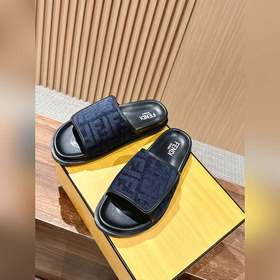 Новейшие летние тапочки от Fendi Они сразу привлекают внимание, в