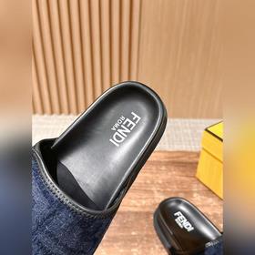 Новейшие летние тапочки от Fendi Они сразу привлекают внимание, в