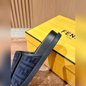 Новейшие летние тапочки от Fendi Они сразу привлекают внимание, в