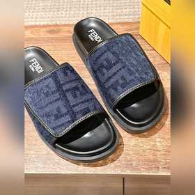 Новейшие летние тапочки от Fendi Они сразу привлекают внимание, в