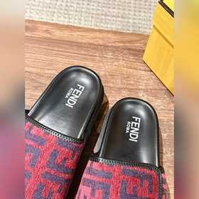 Новейшие летние тапочки от Fendi Они сразу привлекают внимание, в