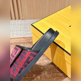 Новейшие летние тапочки от Fendi Они сразу привлекают внимание, в