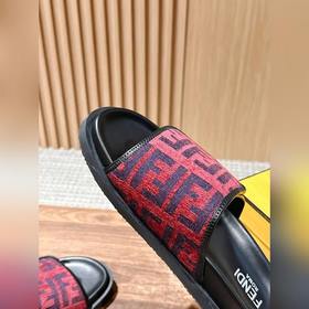 Новейшие летние тапочки от Fendi Они сразу привлекают внимание, в