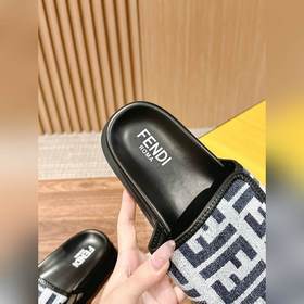 Новейшие летние тапочки от Fendi Они сразу привлекают внимание, в