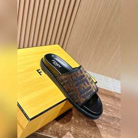 Новейшие летние тапочки от Fendi Они сразу привлекают внимание, в