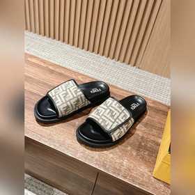 Новейшие летние тапочки от Fendi Они сразу привлекают внимание, в