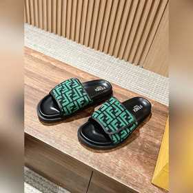 Новейшие летние тапочки от Fendi Они сразу привлекают внимание, в