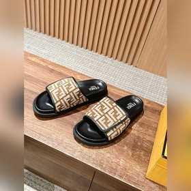 Новейшие летние тапочки от Fendi Они сразу привлекают внимание, в