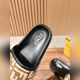 Новейшие летние тапочки от Fendi Они сразу привлекают внимание, в