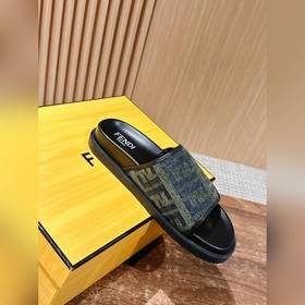 Новейшие летние тапочки от Fendi Они сразу привлекают внимание, в