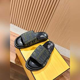 Новейшие летние тапочки от Fendi Они сразу привлекают внимание, в