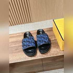 Новейшие летние тапочки от Fendi Они сразу привлекают внимание, в