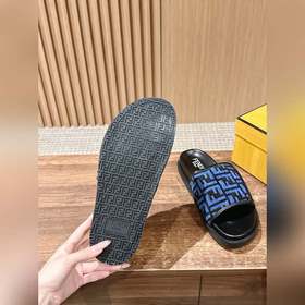Новейшие летние тапочки от Fendi Они сразу привлекают внимание, в