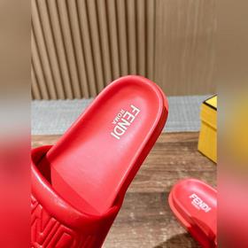 Сначала мужской размер. #Fendi весна-лето, новые модели пляжных т
