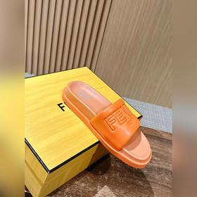 Сначала мужской размер. #Fendi весна-лето, новые модели пляжных т