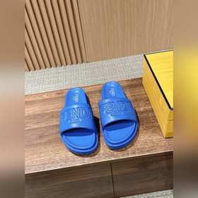 Сначала мужской размер. #Fendi весна-лето, новые модели пляжных т