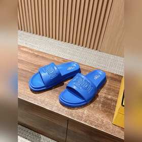 Сначала мужской размер. #Fendi весна-лето, новые модели пляжных т