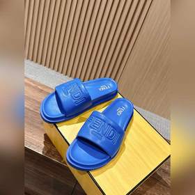 Сначала мужской размер. #Fendi весна-лето, новые модели пляжных т
