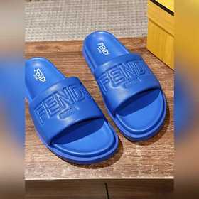 Сначала мужской размер. #Fendi весна-лето, новые модели пляжных т
