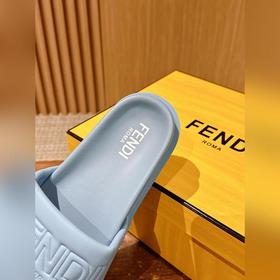 Сначала мужской размер. #Fendi весна-лето, новые модели пляжных т