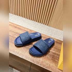 Сначала мужской размер. #Fendi весна-лето, новые модели пляжных т