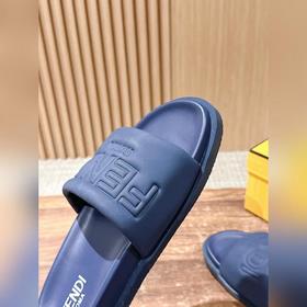 Сначала мужской размер. #Fendi весна-лето, новые модели пляжных т