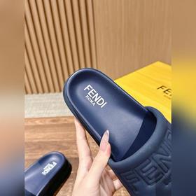 Сначала мужской размер. #Fendi весна-лето, новые модели пляжных т