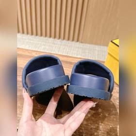 Сначала мужской размер. #Fendi весна-лето, новые модели пляжных т