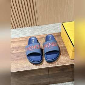 Сначала мужской размер. #Fendi весна-лето, новые модели пляжных т