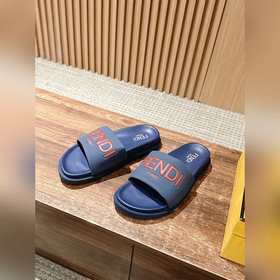 Сначала мужской размер. #Fendi весна-лето, новые модели пляжных т