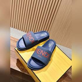 Сначала мужской размер. #Fendi весна-лето, новые модели пляжных т