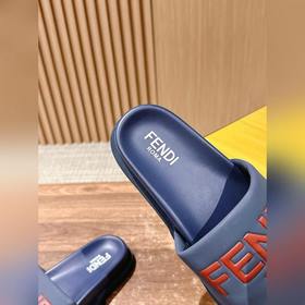 Сначала мужской размер. #Fendi весна-лето, новые модели пляжных т
