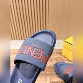 Сначала мужской размер. #Fendi весна-лето, новые модели пляжных т