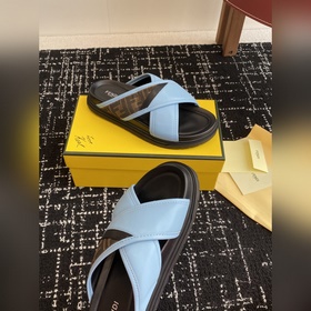 Услуги покупке товаров  Fendi Diagonal серия FF с узором виде пе