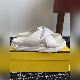 Услуги покупке товаров  Fendi Diagonal серия FF с узором виде пе