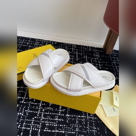 Услуги покупке товаров  Fendi Diagonal серия FF с узором виде пе