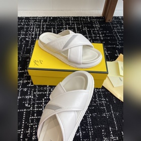 Услуги покупке товаров  Fendi Diagonal серия FF с узором виде пе