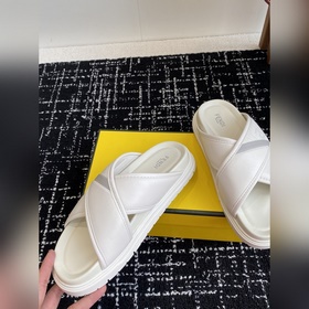 Услуги покупке товаров  Fendi Diagonal серия FF с узором виде пе