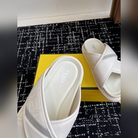 Услуги покупке товаров  Fendi Diagonal серия FF с узором виде пе